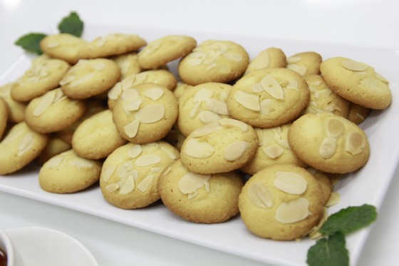 Cách làm bánh Almond Cookies