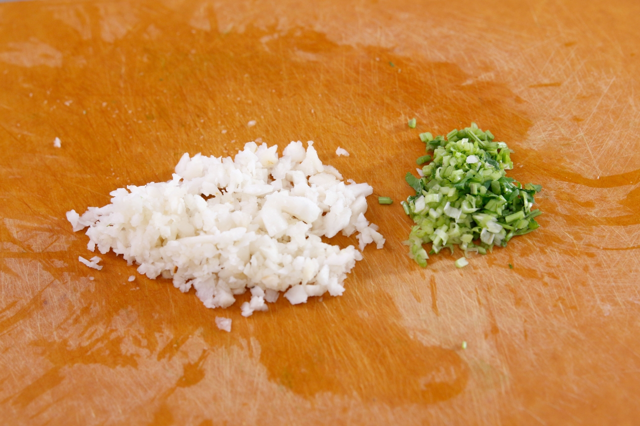 Cách làm bánh bao bí đỏ hình con cua ngộ nghĩnh