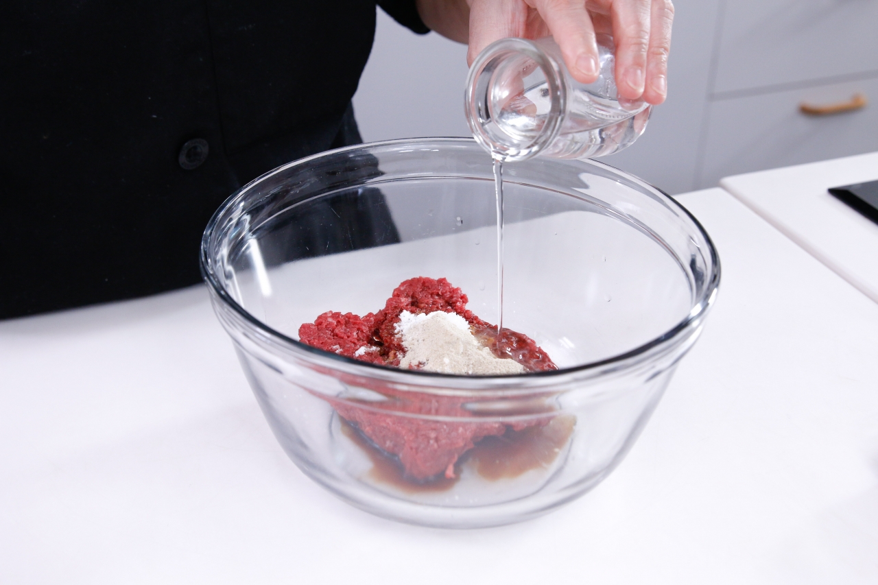 Cách làm bánh bao bí đỏ hình con cua ngộ nghĩnh