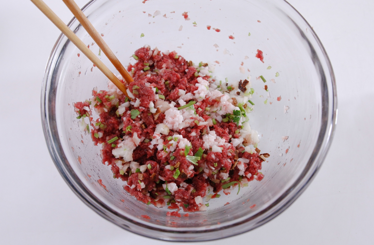 Cách làm bánh bao bí đỏ hình con cua ngộ nghĩnh