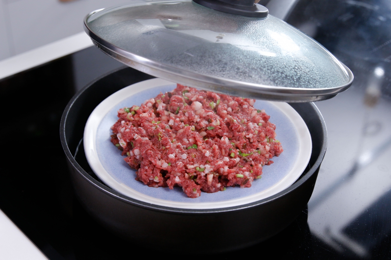 Cách làm bánh bao bí đỏ hình con cua ngộ nghĩnh