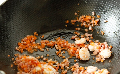 Cách làm bánh bao bí đỏ vừa mềm vừa ngon mà lạ miệng vô cùng