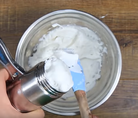 Cách làm bánh bông lan ba vị cực lạ miệng lại thơm ngon giòn xốp