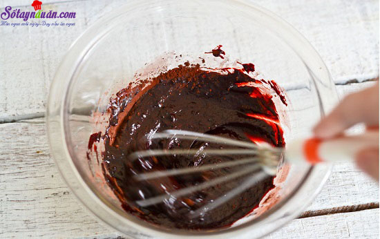 Cách làm bánh bông lan màu đỏ nhung đặc biệt