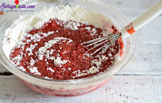 Cách làm bánh bông lan màu đỏ nhung đặc biệt