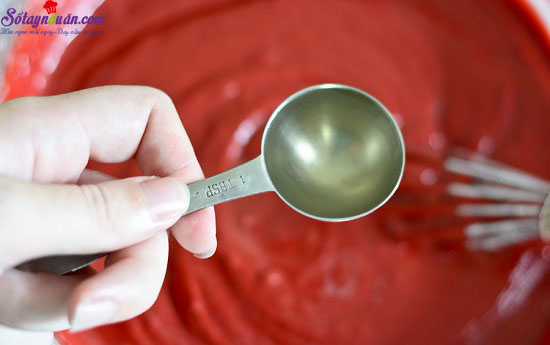 Cách làm bánh bông lan màu đỏ nhung đặc biệt