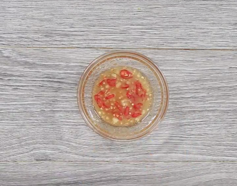 Cách làm bánh bông lan xốp mịn như mây chỉ bằng nồi cơm điện