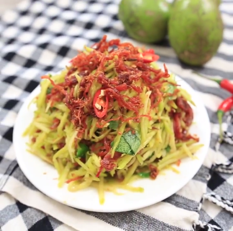 Cách làm bánh bông lan xốp mịn như mây chỉ bằng nồi cơm điện