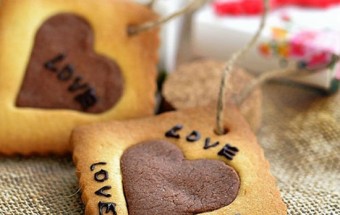 Cách làm bánh cookie trái tim cho ngày Valentine thêm ấm áp