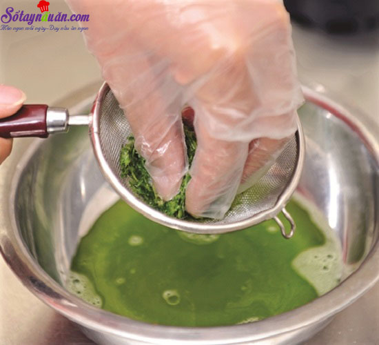 Cách làm bánh crepe lá dứa Kuih dadar thơm ngon hấp dẫn