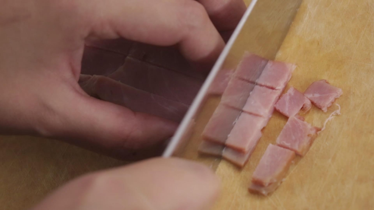 Cách làm bánh gạo chiên lắc phô mai khiến giới trẻ phát cuồng