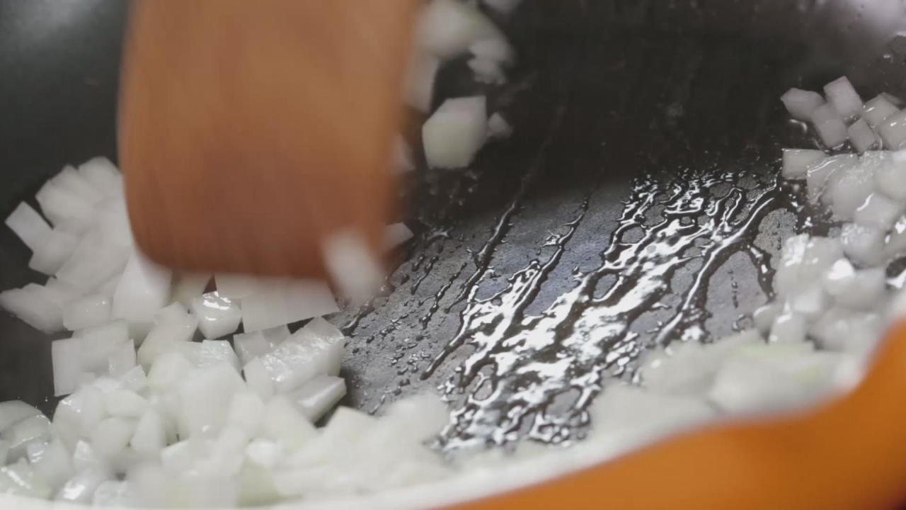 Cách làm bánh gạo chiên lắc phô mai khiến giới trẻ phát cuồng