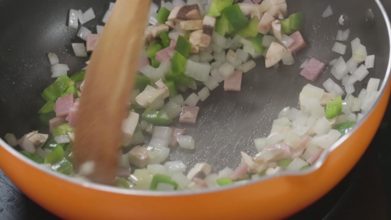 Cách làm bánh gạo chiên lắc phô mai khiến giới trẻ phát cuồng