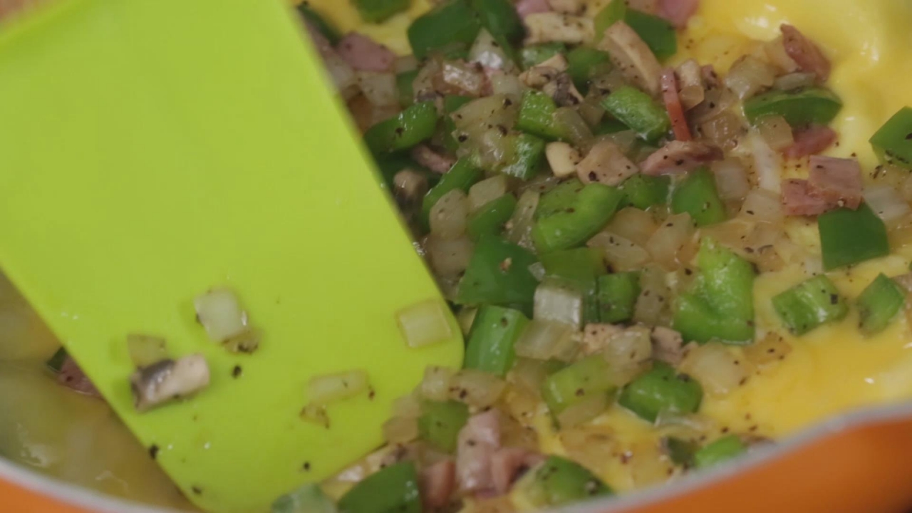 Cách làm bánh gạo chiên lắc phô mai khiến giới trẻ phát cuồng