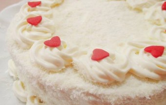 Cách làm bánh gato kem dừa tặng bé nhân quốc tế thiếu nhi