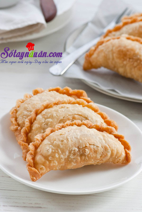 Cách làm bánh gối cà ri gà thơm ngon khó cưỡng