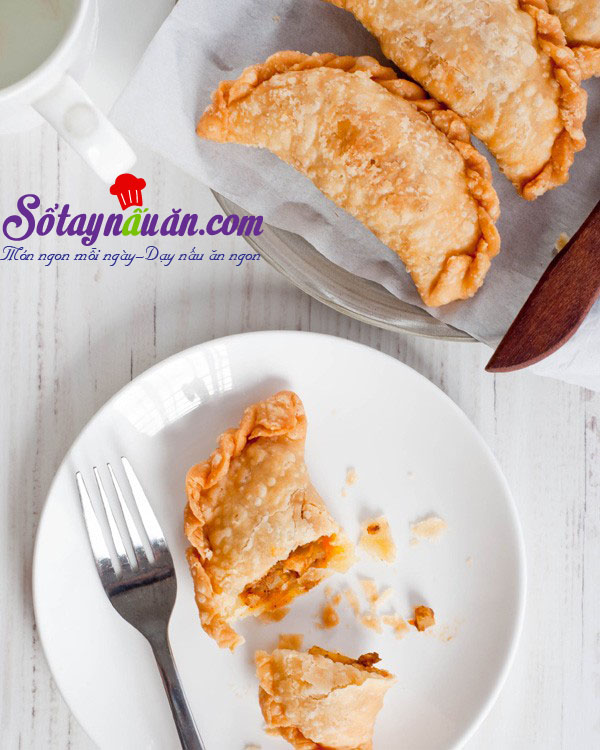 Cách làm bánh gối cà ri gà thơm ngon khó cưỡng