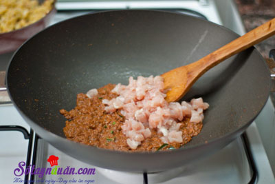 Cách làm bánh gối cà ri gà thơm ngon khó cưỡng