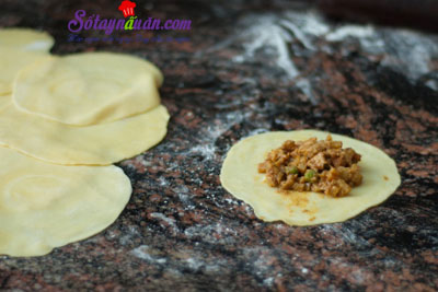 Cách làm bánh gối cà ri gà thơm ngon khó cưỡng