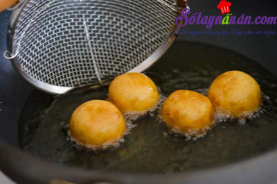 Cách làm bánh khoai lang chiên tẩm đường cực ngon