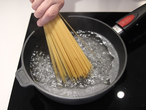 Cách làm bánh lưỡi mèo 3 vị giòn rụm