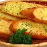 Cách làm bánh mì bơ tỏi đơn giản, thơm ngon