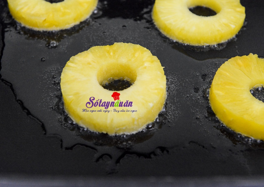 Cách làm bánh Pancake chuối dứa cho bữa sáng