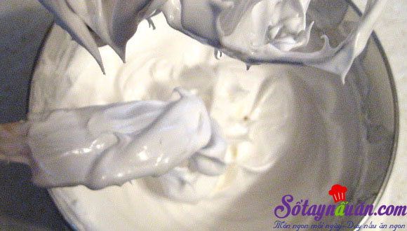 Cách làm bánh Sôcôla khúc cây, món quà Noel