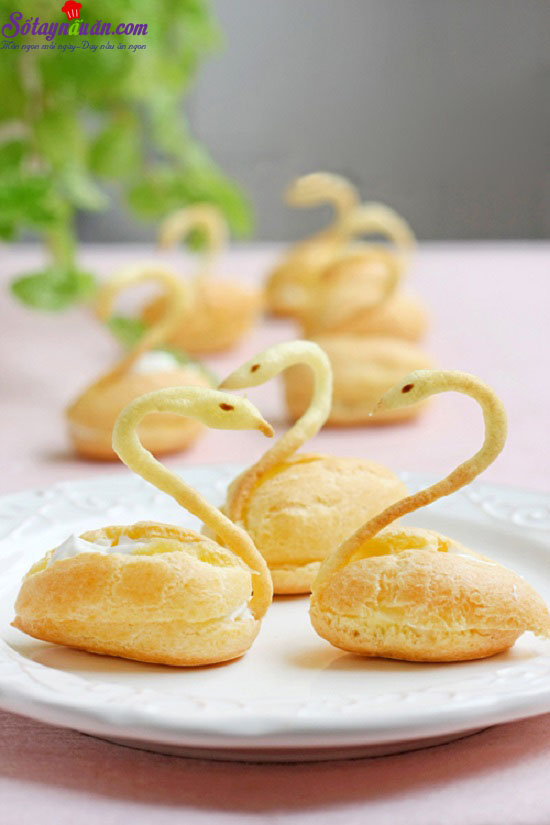 Cách làm bánh su kem hình thiên nga cực dễ thương