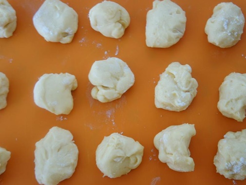 Cách làm bánh su kem ngon bằng nồi cơm điện tại nhà cực đơn giản