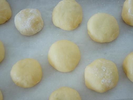 Cách làm bánh su kem ngon bằng nồi cơm điện tại nhà cực đơn giản