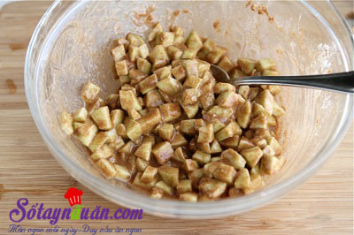 Cách làm bánh táo phiên bản chả giò cuốn độc đáo