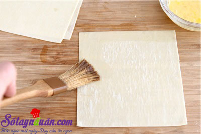 Cách làm bánh táo phiên bản chả giò cuốn độc đáo