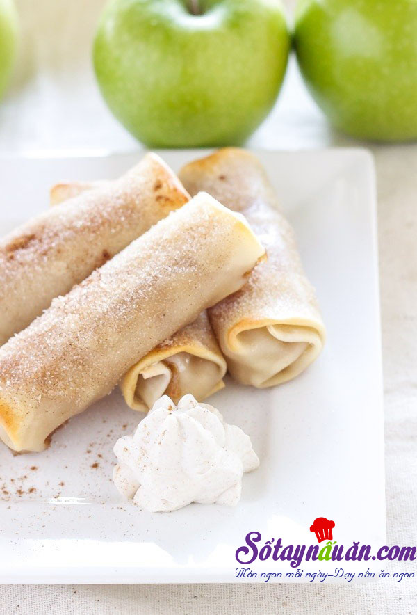 Cách làm bánh táo phiên bản chả giò cuốn độc đáo