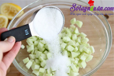 Cách làm bánh táo phiên bản chả giò cuốn độc đáo