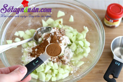 Cách làm bánh táo phiên bản chả giò cuốn độc đáo