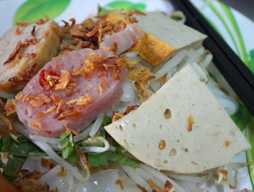 Cách làm bánh ướt chả lụa ngon miễn chê