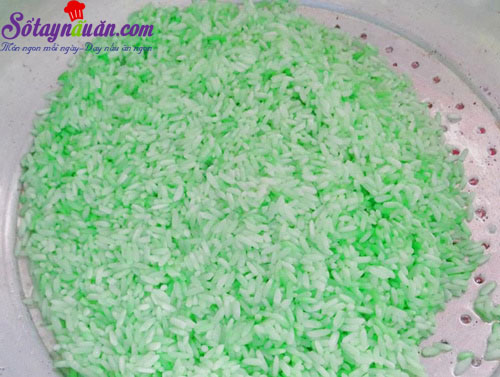 Cách làm bánh xôi lá dứa cho bữa sáng