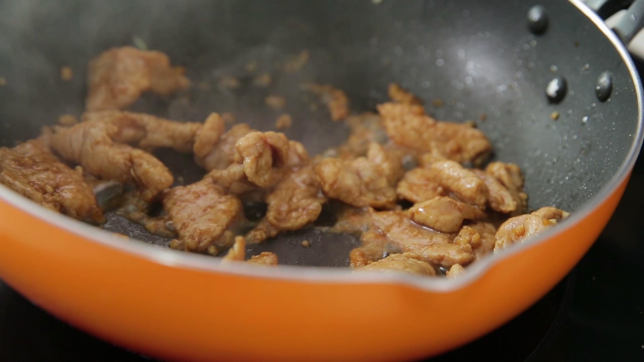 Cách làm bún bò giò heo tại nhà