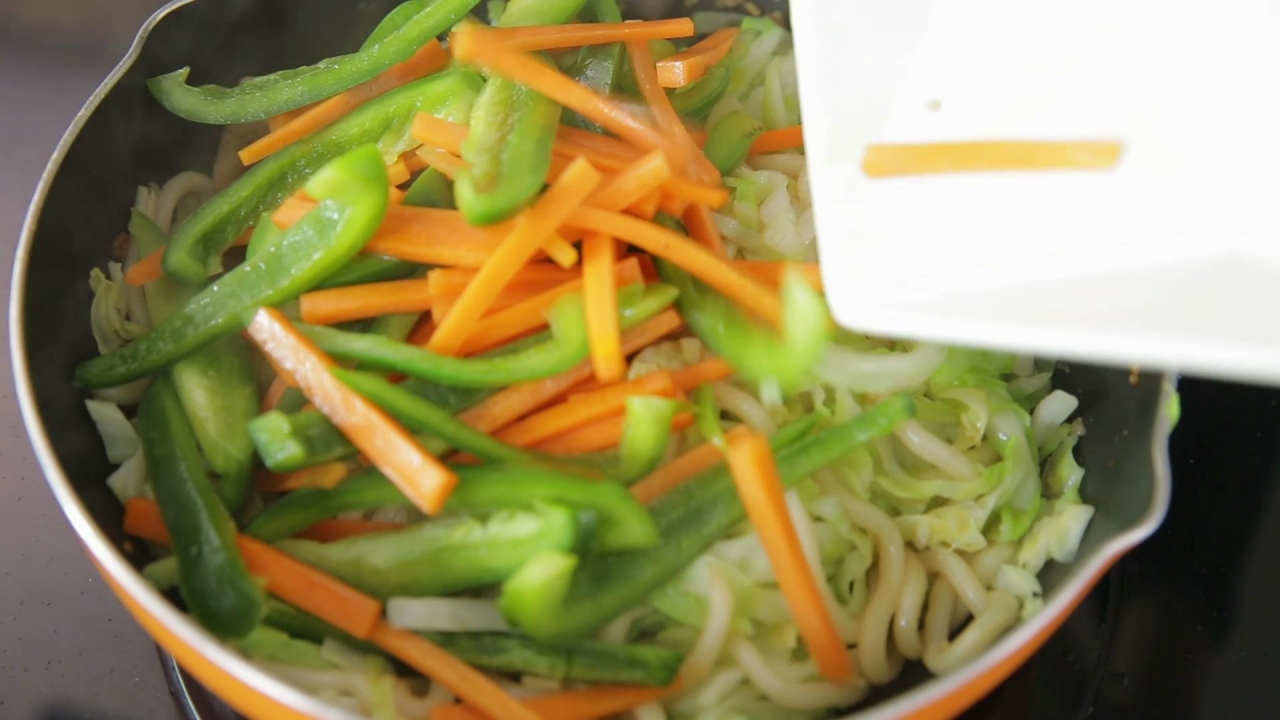 Cách làm bún bò giò heo tại nhà