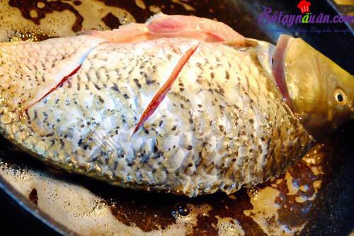 Cách làm cá chép om dưa đậm đà đưa cơm