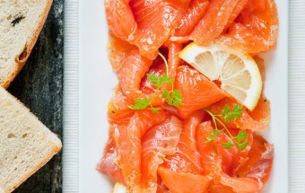 Cách làm cá hồi muối Gravlax ngon mê mẩn
