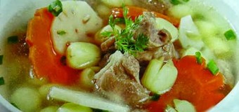 Cách làm chân giò hầm hạt sen ngon bổ cho bà bầu