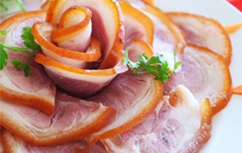 Cách làm chân giò muối cực ngon cực dễ cho Tết ấm cúng