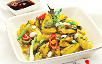 Cách làm chuối xanh xào ốc