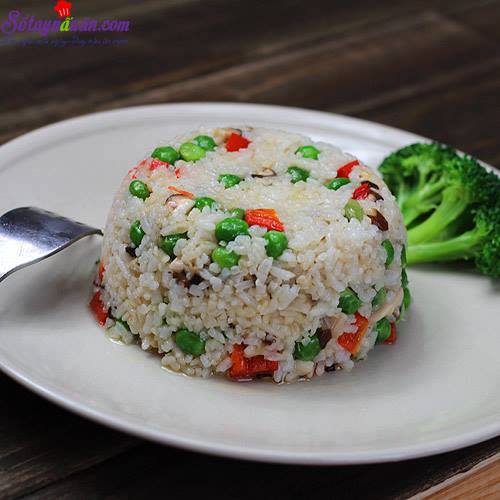 Cách làm cơm chiên chay chỉ trong 10 phút