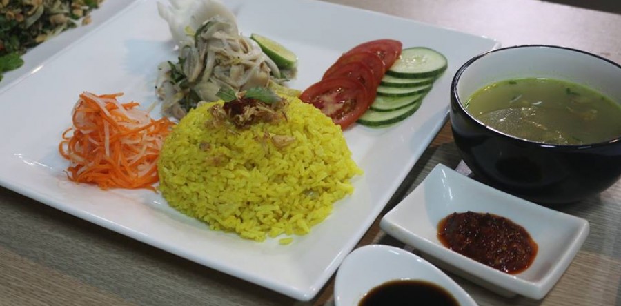 Cách làm cơm gà Hội An ngon mê li