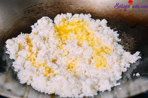 Cách làm cơm rang cua lạ miệng mà ngon