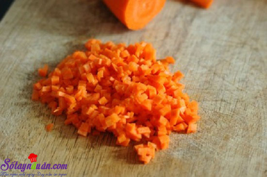 Cách làm cơm viên xúc xích chiên giòn ngon miệng