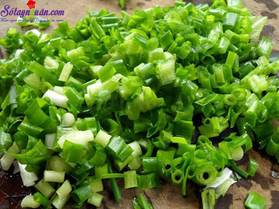 Cách làm cơm viên xúc xích chiên giòn ngon miệng